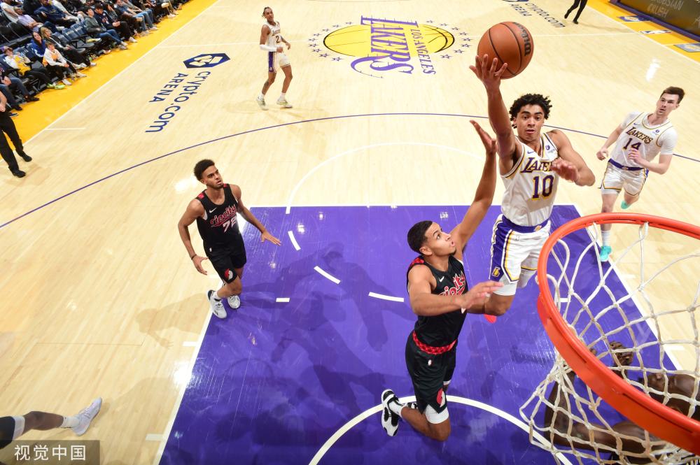 激烈对抗的 激烈对抗的